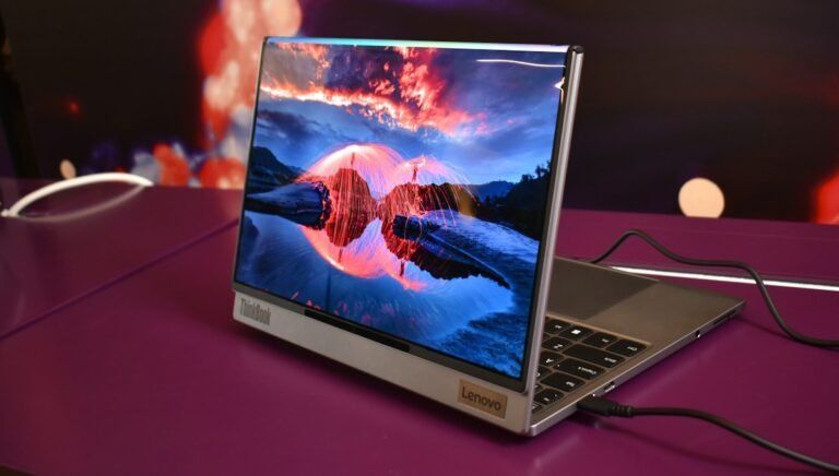 Ekranı açık Lenovo ThinkBook dizüstü bilgisayar