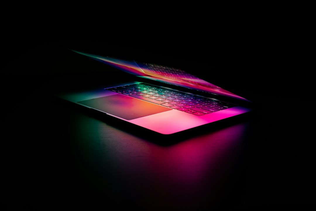 Razer laptop satış hazırlığı için temsili cihaz görseli; belirli bir Blade modelinin fotoğrafı değildir.